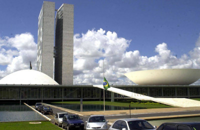 Congresso derruba sete vetos de Bolsonaro e prorroga validade de concursos públicos